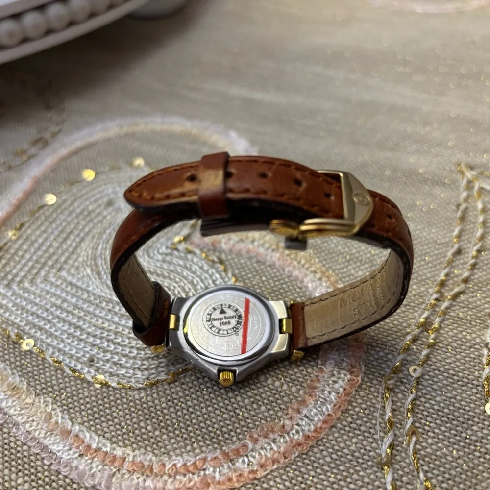 Movado Women's Watch with Brown Leather Strap and Gold Accents. ⌚️ - Picture 4 of 6